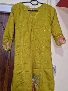 Elegant Embroidered Kurta Sets | L Size