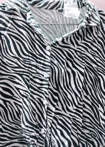 A mini Crop Top , Casual For Girls