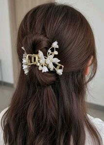 Pearl Flower Hair Claw Clip