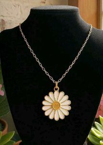 Daisy Pendant Necklace