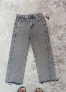 Distressed Grey Wash Jeans - Cropped & Trendy!
