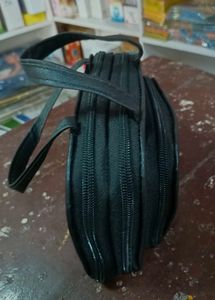 Hnadbag With 3 Zips