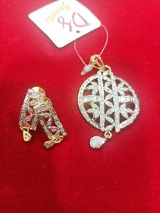 Beautiful Ethenic Pendent Set