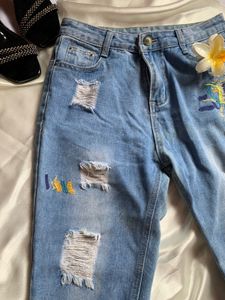 Capri Torn Denim Jeans