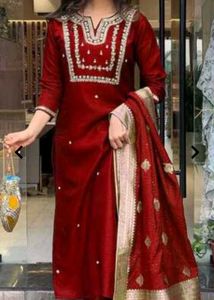 women embroidered straight kurta with dupatta and