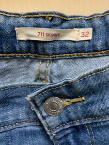 Levi&#39;s 711 Skinny Fit Blue Jeans