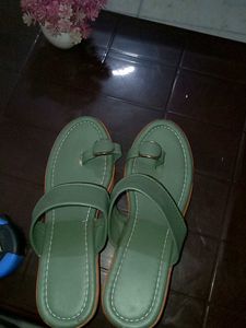 Short heel ladies footwear Totally new