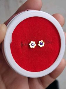 Beautiful New Shaining Stone Flower Studs