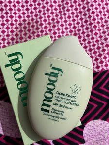 AcneXpert Mattifying Dry Touch Sunscreen