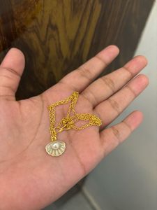 Shell Pearl Necklace