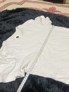 White T-shirt With Round Neck