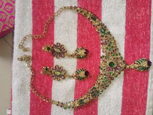 Elegant Gold Tone Necklace &amp; Earring Set