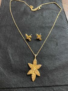 SET OF CHAIN PENDANT WITH EARINGS
