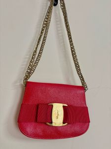 FERRAGAMO SLING BAG ✨