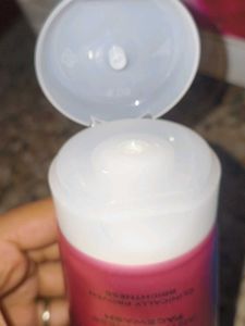 Pond&#39;s Bright Beauty Facewash