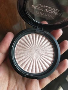 SWISS BEAUTY Silky Mousse Highlighter