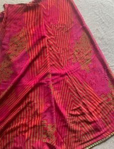 Pink &amp; Red Bandhani Patterned Saree