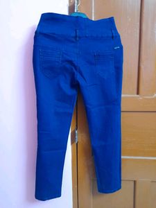 New Navy Blue Jeans With Button Closures 💙