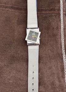 Ladies Watch With Out Cell