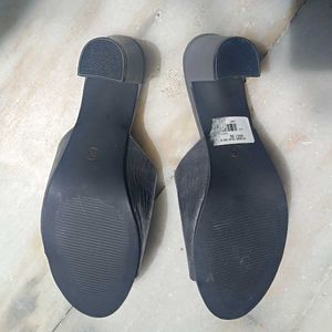 Selling Women Sandles With Heels