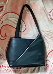 Black Classy Shoulder Bag