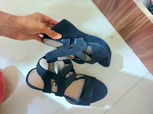 Chic Black Wedge Sandals