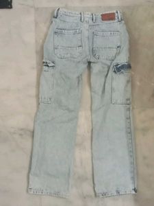Trendy Light Wash Cargo Jeans