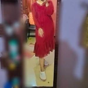 Maroon balloon sleeve Midi dress 👗