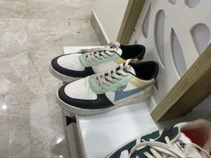Knoos Stylish Sneakers