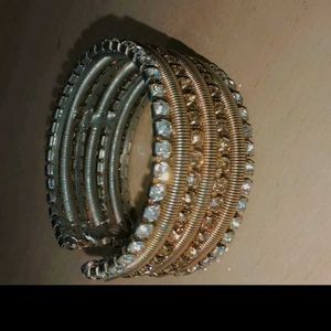 Wedding Wearable Beautiful Golden Bracelet