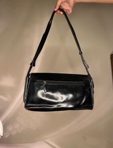 Chic Black Handbag