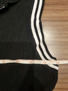 Forever 21 BLACK T SHIRT XS 26&#34;