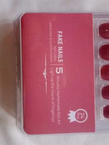 Delofil Fake Nails, press on nails..