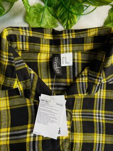H&amp;M Women’s Yellow and Black Plaid Crop Shirt