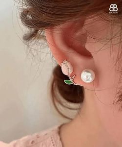 Pearl-Tulip Ear Studs