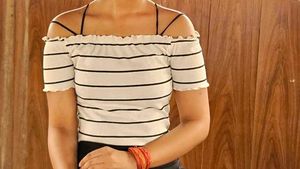 Offshoulder Crop Top