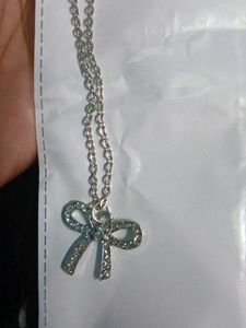 combo offerr 💥Bow Earrings and chain with butterf