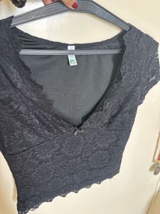 NEWME OPEN LACE DETAILED TOP