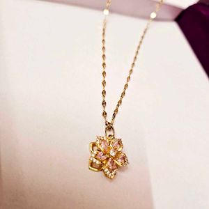 Rotating Floral Pendant Necklace