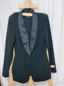 Chic Black Blazer