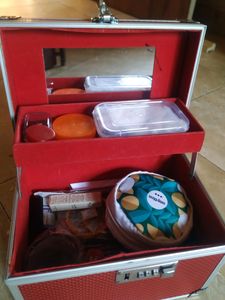 Cosmetics Container