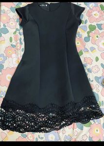 TRENDING BLACK LACE BODY FITTING DRESS