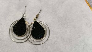 Set Of 2 Earrings And One Batch