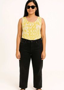Sleeveless T-shirt