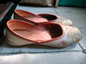 Ethnic Mojri For Women