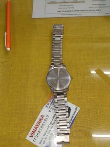 Stylish Silver Watch but Glass crash you can repai