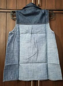 Button-down Sleeveless Top