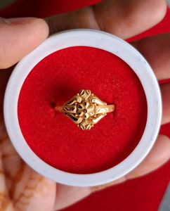Elegant Gold Ring