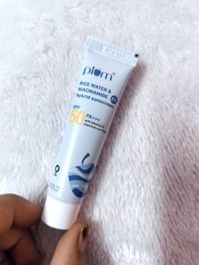 Plum Rice Water Sunscreen SPF 50 15g2% Niacinamide