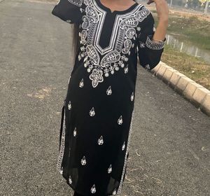 Chiknkari Kurti
